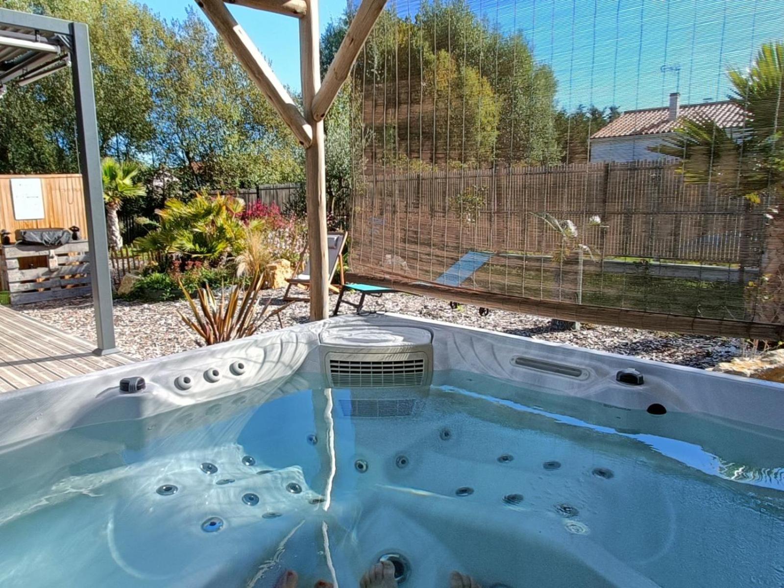 Apb Spa Locations Avec Jacuzzi Privatif 생장드몽 외부 사진