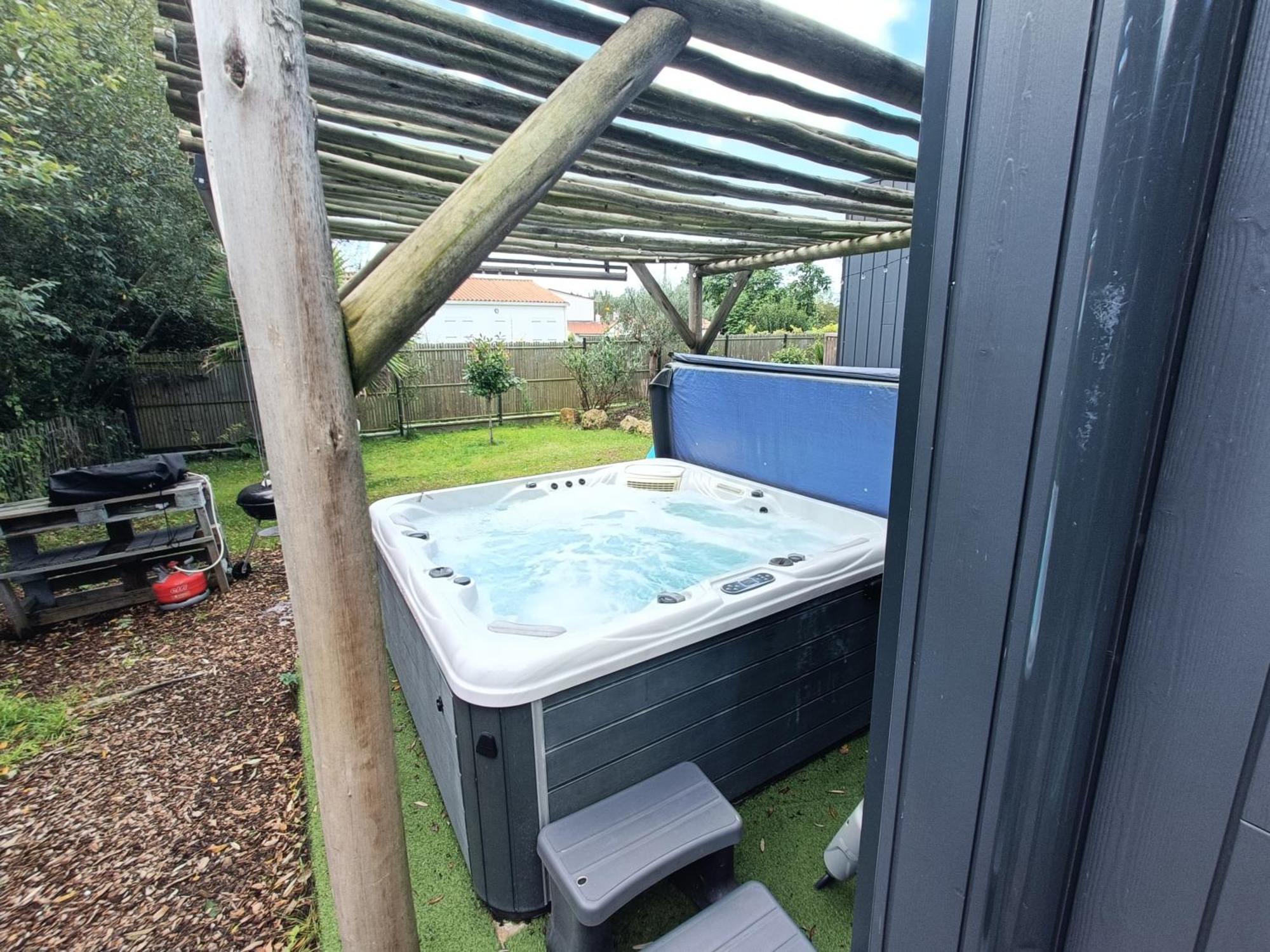Apb Spa Locations Avec Jacuzzi Privatif 생장드몽 외부 사진