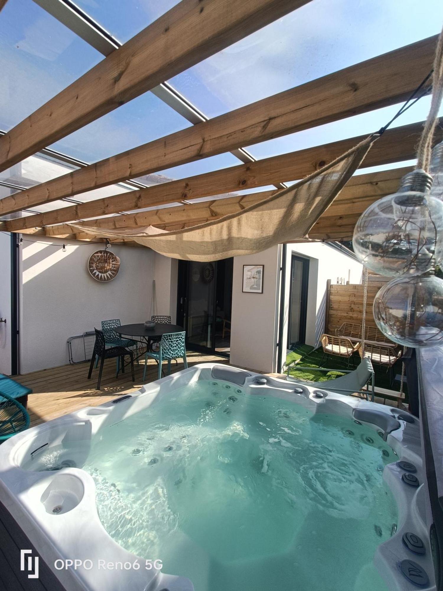 Apb Spa Locations Avec Jacuzzi Privatif 생장드몽 외부 사진